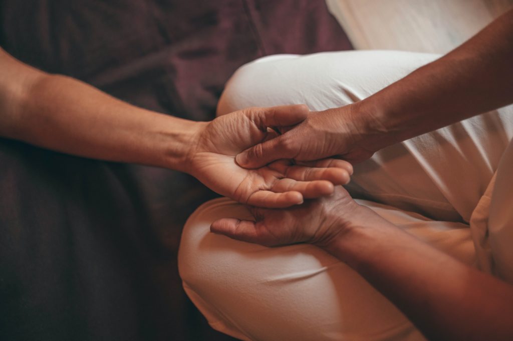 La pression des doigts dans le shiatsu